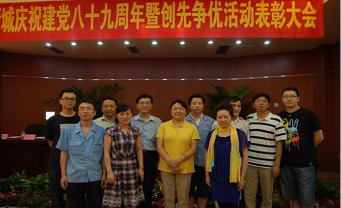米兰网页版·官方端在线-米兰（中国）集团党员与积极分子合影