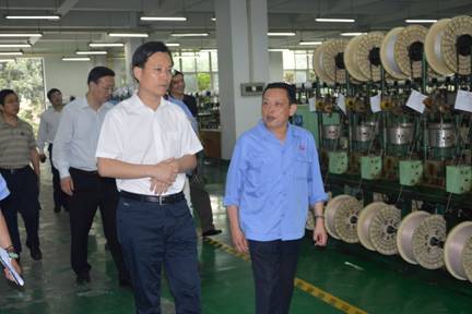 胡元坤部长视察制线车间 胡元坤部长视察制线车间