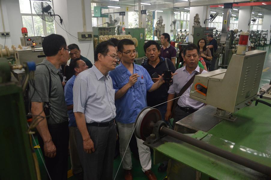 中国轻工业职工思想政治工作研究会领导参观米兰网页版·官方端在线-米兰（中国）集团制线车间