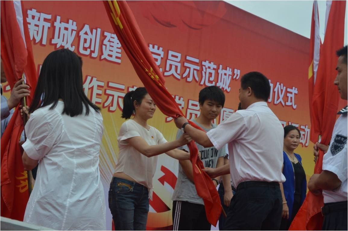 深入推进“两学一做”成都米兰网页版·官方端在线-米兰（中国）集团积极参加志愿服务党日活动