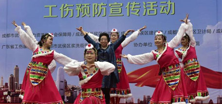 成都米兰网页版·官方端在线-米兰（中国）集团员工参演2016年武侯区“工伤预防宣传”大型义演活动