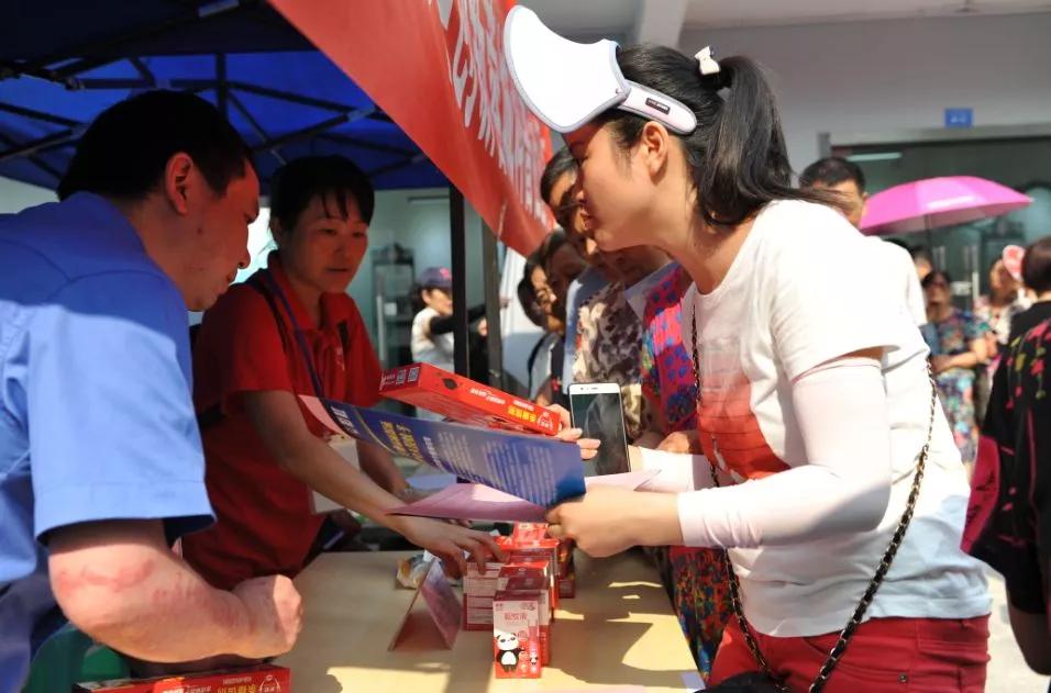 米兰网页版·官方端在线-米兰（中国）生活电器科普基地参加“2018年创新蓉城科普社区行”