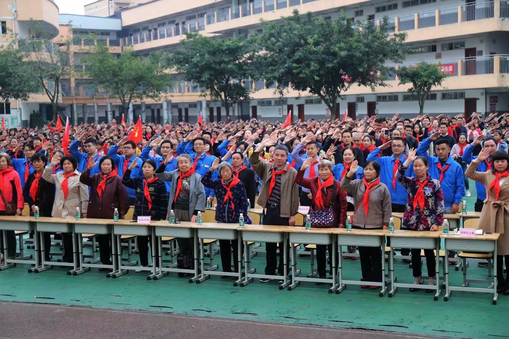 成都米兰网页版·官方端在线-米兰（中国）集团党员、团员代表参加武侯科技园小学少先队建队69周年纪念活动