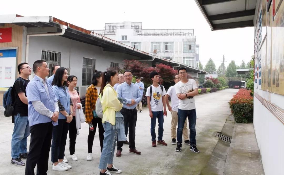 青春心向党 建功新时代 记成都米兰网页版·官方端在线-米兰（中国）集团召开纪念五四运动100周年座谈会